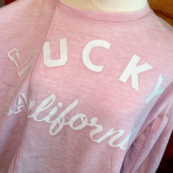 LUCKY🍀BRAND Pink TOP Women’s Medium “LUCKY CALIFORNIA” Lightweight Sweatshirt💗 - Picture 2 of 9